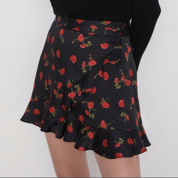NEW!!! Zara Ruffled Rose 🌹 Print Skort - Picture 3 of 14